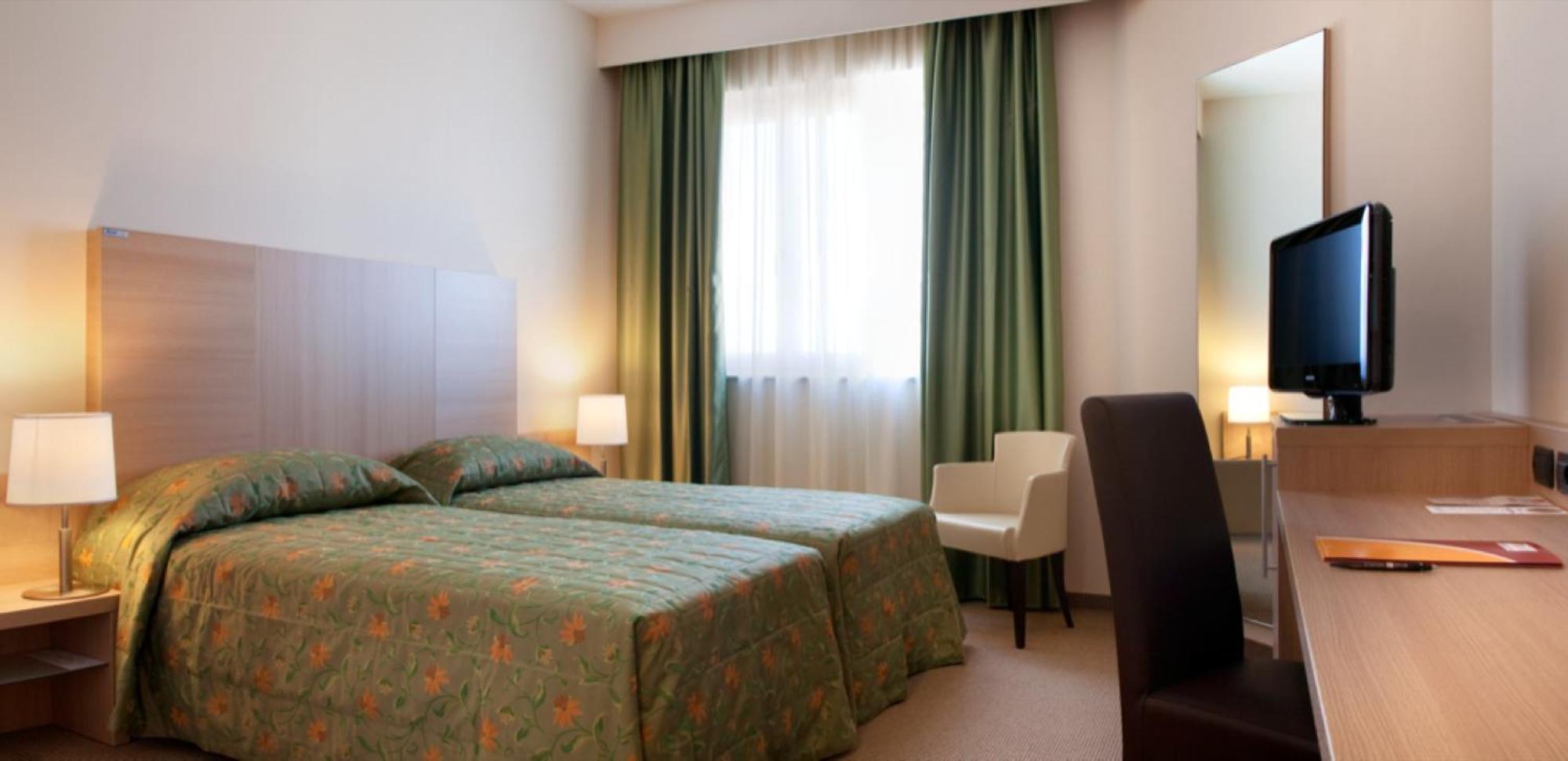 Basic Double Room with Small Double Bed,1284434398:JPEG