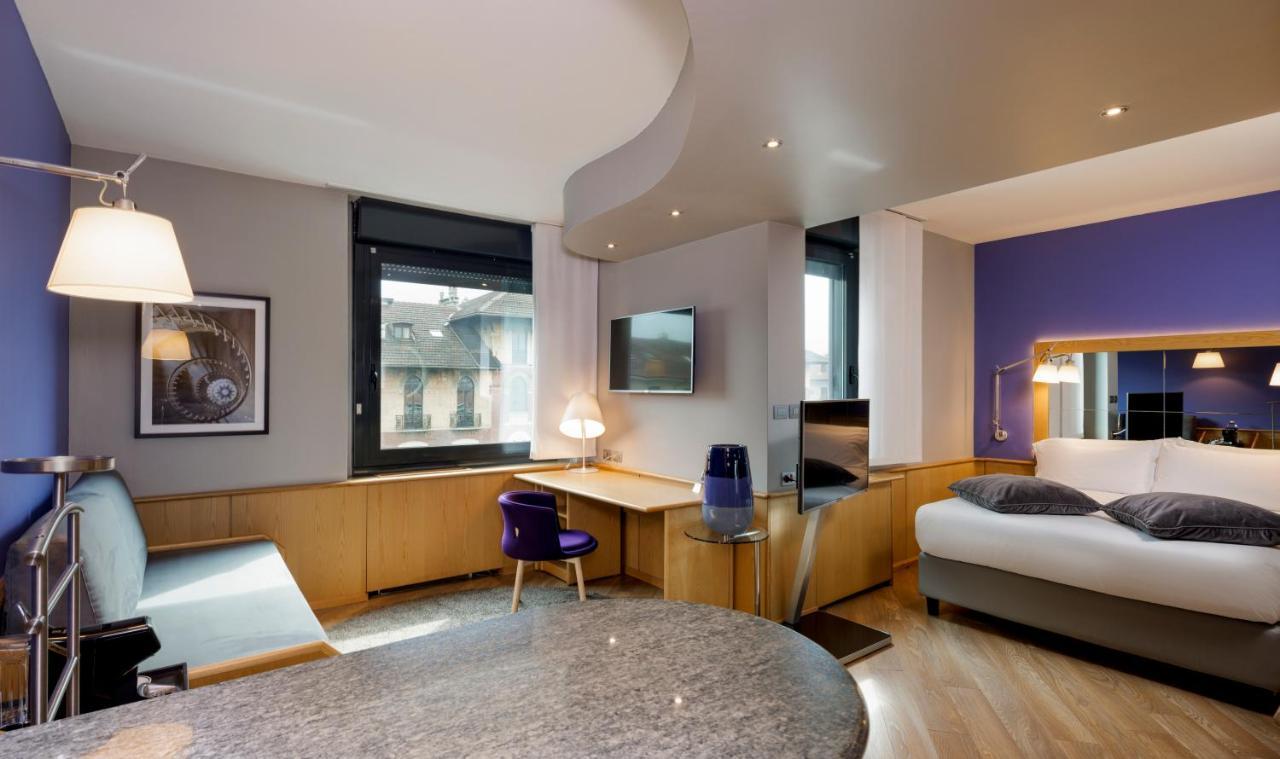 Junior Queen Suite One Single Bed